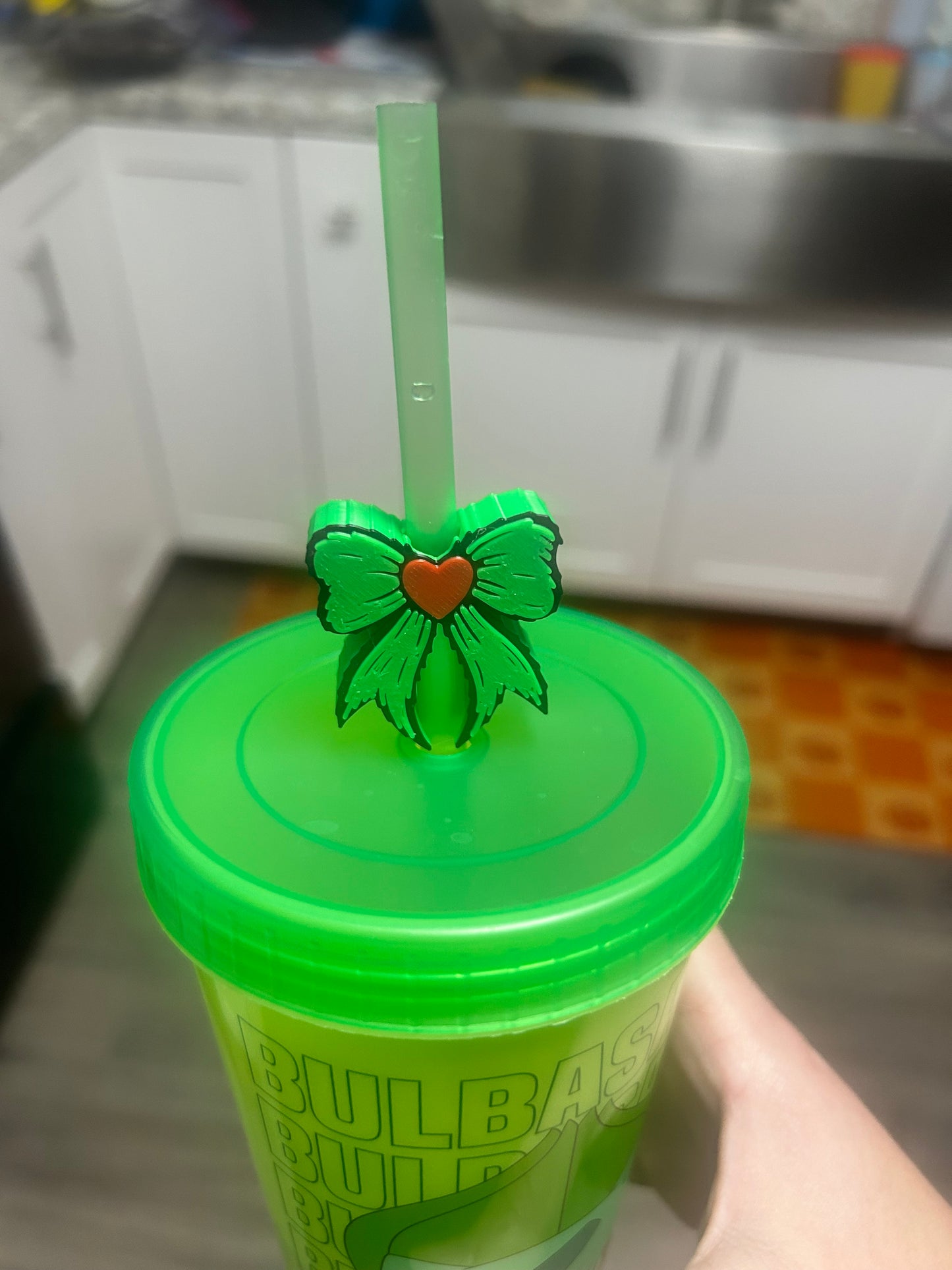 Green Bow and Red Heart Standard Straw Charm (20oz)