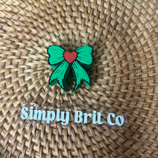 Green Bow and Red Heart Standard Straw Charm (20oz)