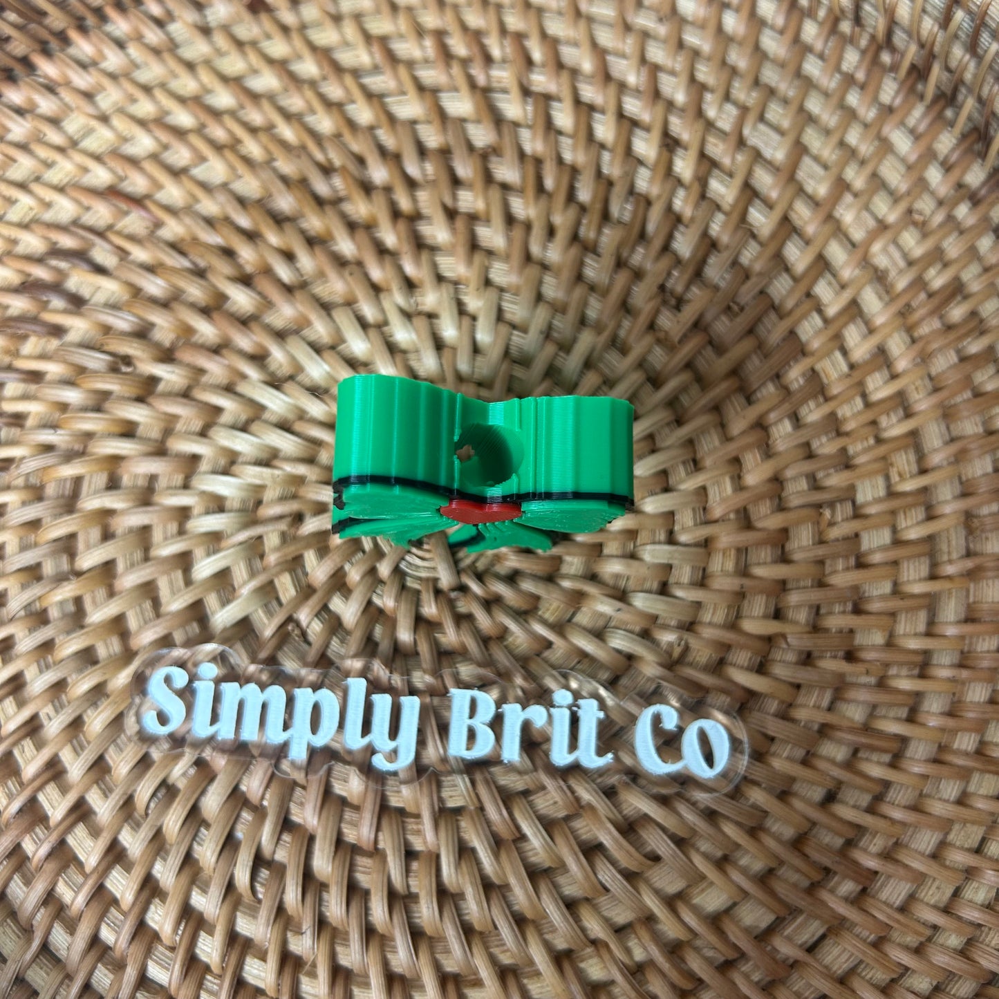 Green Bow and Red Heart Standard Straw Charm (20oz)