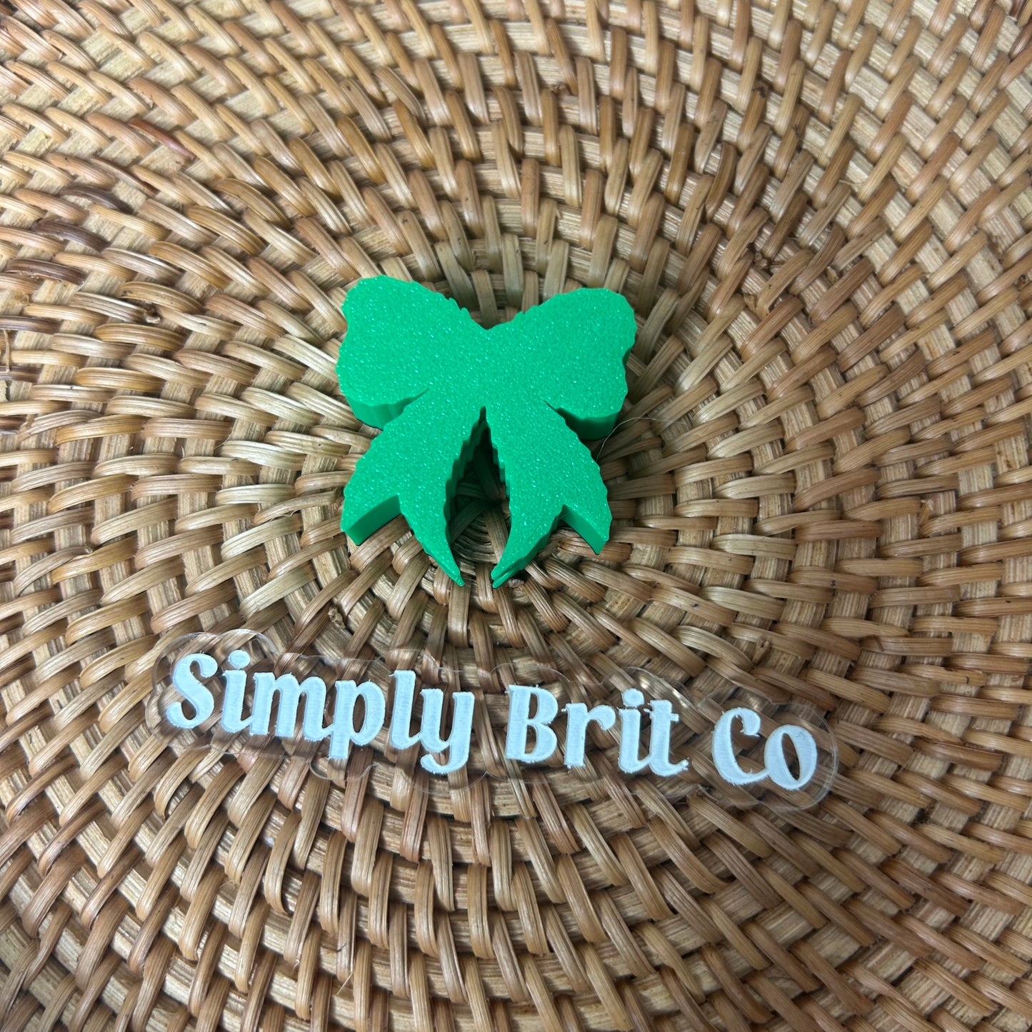 Green Bow and Red Heart Standard Straw Charm (20oz)